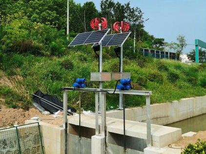 风光互补蓄能直流驱动在铝合金一体闸上的应用